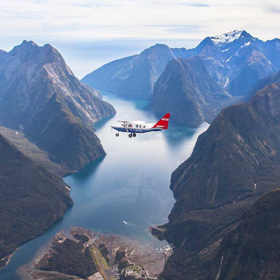 Scenic Flights from Queenstown to Milford Sound Guide 2023